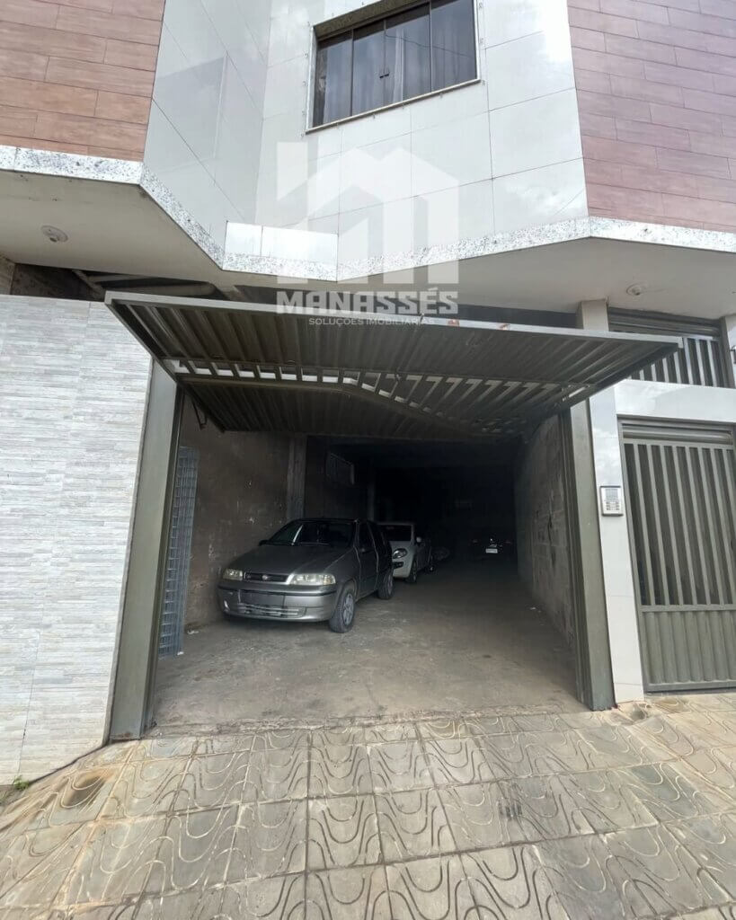 Garagem com banheiro do prédio à venda em Vilanova Mg.