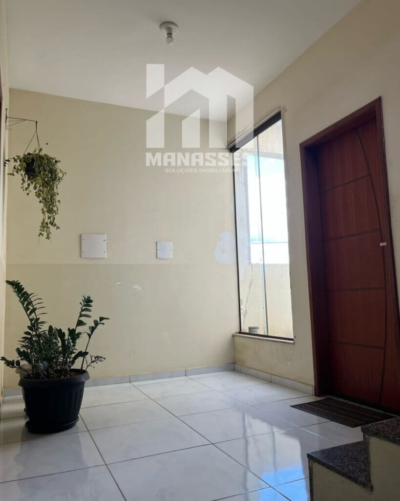 hall de entrada do prédio. Espaço de acesso aos apartamentos do prédio à venda em Vila Nova MG.