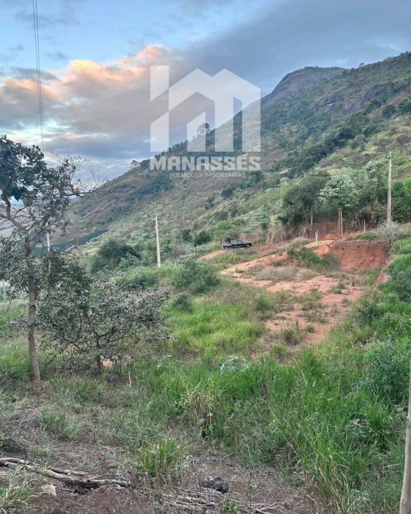 Terreno com vista para montanhas no Córrego Sinceridade, Manhuaçu MG, à venda no formato Ad Corpus pela Manassés Soluções Imobiliárias.
